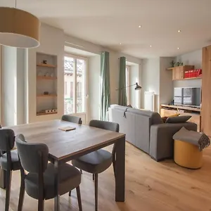 Apartment Les Aiguilles- Town Centre Luxury 2 Bedroom France