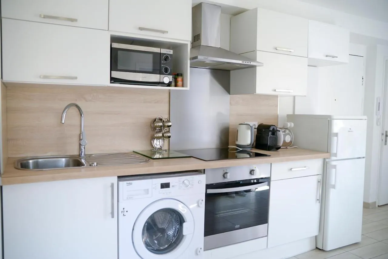 Sunny Apartment In Heart Of Nice Old Town